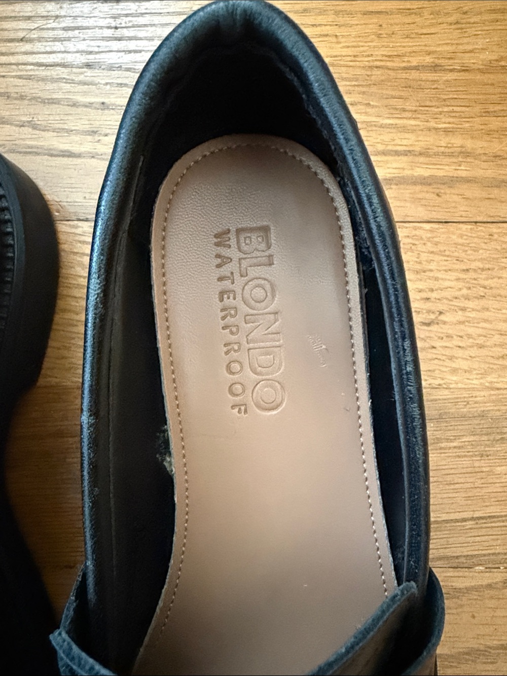 Blondo waterproof Hollee black leather loafers with gold tone details. Size 7 - Picture 5 of 9